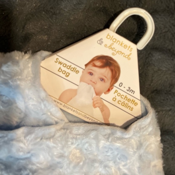 NWT Blankets & Beyond Blue Swaddle Beautiful Baby Blue Color. Perfect for Baby! - Picture 4 of 13